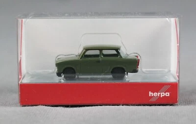 HERPA 027342-005 H0,1:87 Trabant 1.1 Limousine, olivgrün (NVA) NEUWARE! - Bild 1 von 4