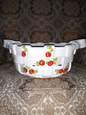 Ceramic White Weave Basket with strawberries Cover