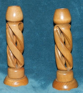 NICE VINTAGE PAIR OF TWISTED WOOD CANDLE HOLDERS! 1979 THE LIGHT WORKS - Picture 1 of 4