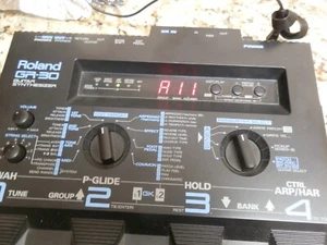 ROLAND GR-30 GUITAR SYNTHESIZER MULTI EFFECTS W/AC ADAPTER,NICE CASE AND OWNERS - Picture 1 of 13