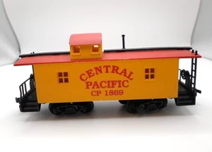 HO Scale Central Pacific CP 1869 Caboose Model Railroad Car 1:87 - Picture 1 of 9