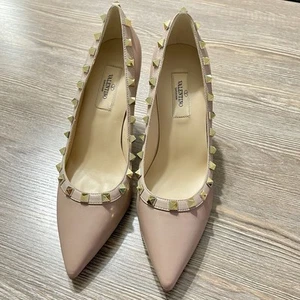 Valentino Garavani Rockstud Size 38 Women's Pointed Toe Leather Pumps in Poudre - Picture 1 of 11