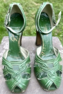 RARE VINTAGE 1930's GREEN LEATHER PLATFORM SHOES SANDALS - Image 1 of 4