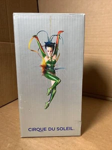 Cirque du Soleil Dominique Lemieux Adorno Etiqueta Colgante en CAJA USADA Buen Shp - Imagen 1 de 12