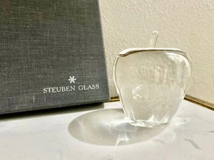 Vintage signierte Steuben Kristallglas Apfel Skulptur 4" schwerer Briefbeschwerer - Bild 1 von 3