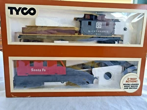 Vintage TYCO HO Scale Santa Fe Operating Crane Car and Boom Tender No. 932 - Picture 1 of 5