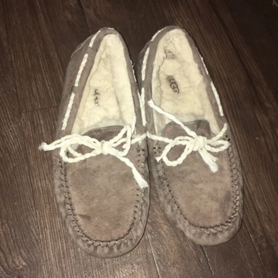 Zapatillas mocasín forradas de piel de oveja Uggs Foto 1 de 4