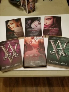 Vampire Academy Book Set 1-6 Richelle Mead PB/HC Read Once - Imagen 1 de 9