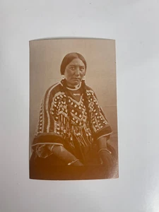 Blackfeet Woman at Museum of American Indian Heye Foundation - Postkarte - 1977 - Bild 1 von 2