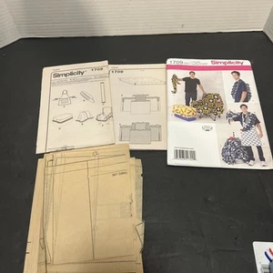 Simplicity Sewing Pattern 1709 Fleece Tailgating Accessories Uncut/cut - Picture 1 of 7