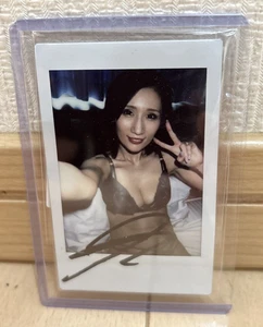Julia handsigniertes signed Instax Foto Cheki Japan Femail JAV Idol Miss AV - Bild 1 von 2