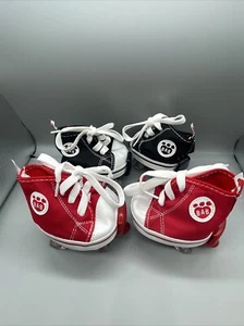 Lote de 2 juegos de zapatos altos y patines Build A Bear negros/blancos y rojos/blancos - Imagen 1 de 3