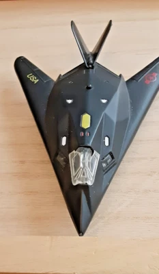 Lockheed F 117 Nighthawk stealth fighter. 6"lx4"w ,diecast pull back model plane - Изображение 1 из 3