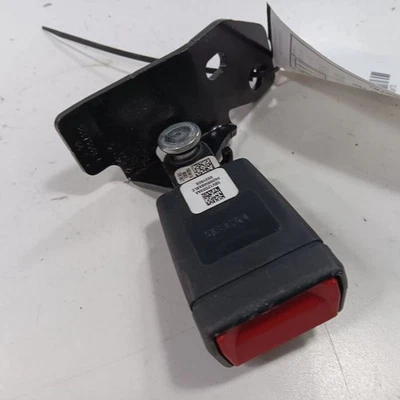 Защелка пряжки ремня безопасности Jeep Compass для правой задней части пассажира 2017 2018 2019 годов выпуска - Изображение 1 из 4