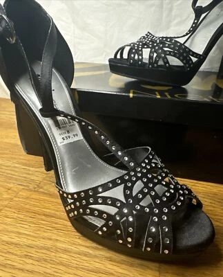 Tacones de plataforma Fioni Night talla 8 adornados con mascarada punta abierta correa en T negros Foto 1 de 4