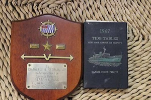 Juego de placa conmemorativa marítima 1967-1976, libro de mesas NauticalTide 1967 y foto - Imagen 1 de 12