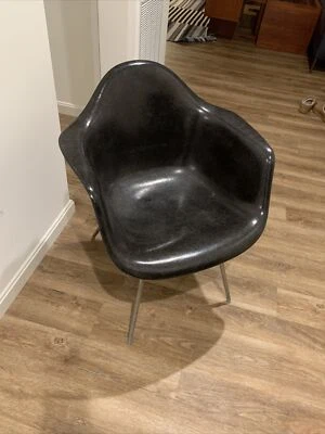 Vintage Eames bucket chair. Herman Miller - Image 1 of 4