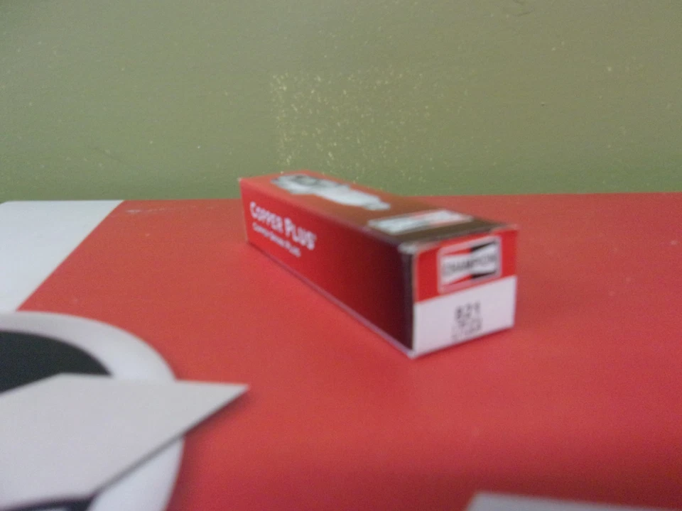 NEW Champion Spark plug 821 L77JC4  - Image 1 of 1