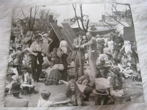 BACKSTAGE HENRY KING DIRECTING TYRONE POWER ORG. PHOTO 8X10 1937 IN OLD CHICAGO - Picture 1 of 9