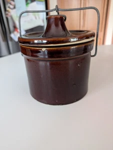 Vintage stoneware crock with metal latch lid **FREE SHIPPING** - Picture 1 of 9
