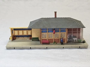 FALLER B-97 H0 PEQUEÑA ESTACIÓN MODERNA NEUBURG acabado construido COLECCIONISTA VINTAGE  - Imagen 1 de 8