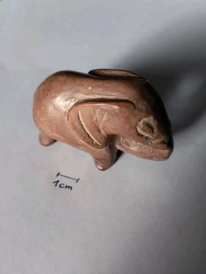 Kleiner aus Stein geschnitzter Elefant - Bild 1 von 4