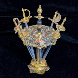 Vintage unmarkiert Spanien 6 Mini Schwerter Cocktail Vorspeise Plektren Spieße Bargeschirr Toledo - Bild 1 von 12