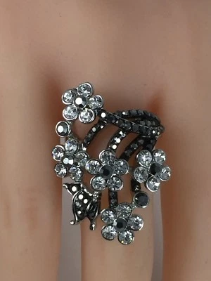 Hermoso Anillo Estilo Flor Cristal Blanco y Negro Latón Tono Plateado Talla 7.75 Foto 1 de 3