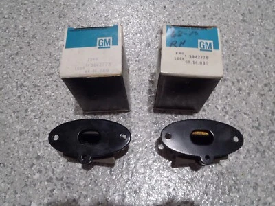 68-75 C3 Corvette LH/RH Rear Bow Locks-GM #3942775/3942776--NOS--NCRS! - Image 1 of 4