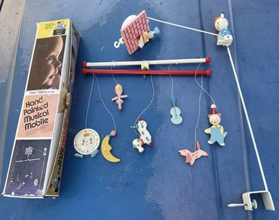 MÓVILES DE MADERA PINTADOS A MANO DE COLECCIÓN POR IRMI 131-812 FAIRYTALE completos en caja Foto 1 de 4