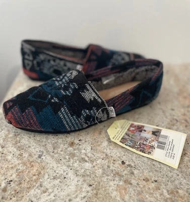 NUEVO CON ETIQUETAS TOMS Mocasines Sin Cordones Estampado Azteca Mujer Talla 6 Negro Jacquard Tejido Suroeste Foto 1 de 4