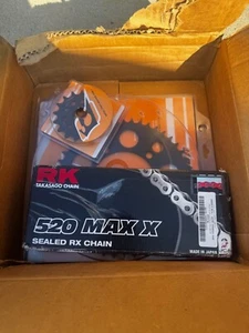 RK 520 red chain and 09-23 520 front sprocket 09-18 520 steel rear set BMW S1000 - Picture 1 of 7