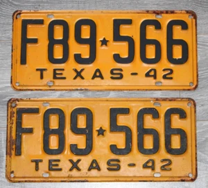Vintage 1942 TEXAS License Plates Pair - Picture 1 of 6