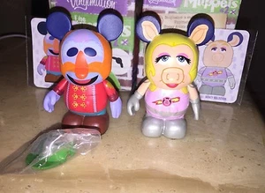 Lote y serie de 2 vinilación de primer mate de los Muppets de Disney Piggy Floyd Pepper - Imagen 1 de 3