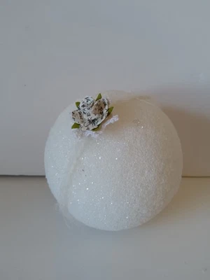 Diadema con flores para bebé recién nacido utilería fotográfica hecha a mano blanca Foto 1 de 4