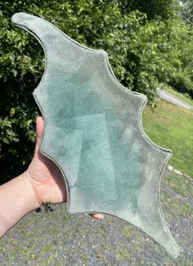 Ancien plateau enveloppé velours vert victorien en forme de feuille bijou art nouveau - Photo 1/10