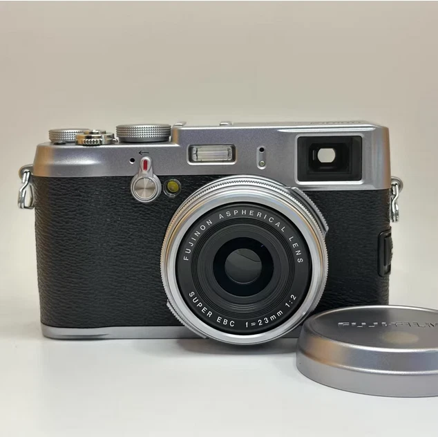 Fujifilm X100 12.3MP APS-C CMOS EXR 4x Optical Zoom Digital Camera -100% Working - Image 1 of 4