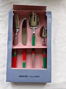 Neu verpackt ZARA Home 4-teiliges Collagerie Besteckset - Neu in OVP rot & grün - Bild 1 von 2