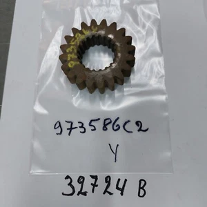 USED TRACTOR PARTS 973586C2 GEAR WHEEL fit International 274, 284 - Picture 1 of 1