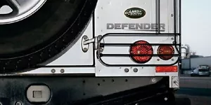LAND ROVER DEFENDER 90 / 110 REAR LAMP GUARDS PAIR STC53157 - Foto 1 di 2