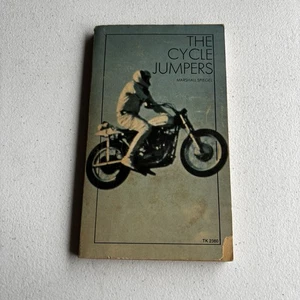 The Cycle Jumpers By Marshall Spiegel 1973 About Evil Knievel w/ Photos VTG PB - Imagen 1 de 11