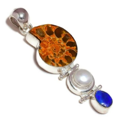 Colgante artesanal hecho a mano concha de mar amonita, perla de agua dulce, piedras preciosas de calcedonia Foto 1 de 3