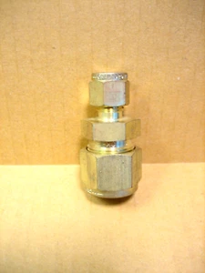 Swagelok B-810-6-4, 1/2" tube to 1/4" tube, BRASS - Picture 1 of 2
