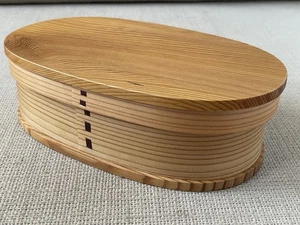 Japanische ovale 8” x 4,5” Bento Organizer Box handgefertigt aus Tanne - Bild 1 von 6