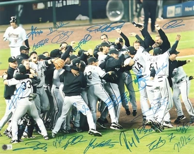 2005 White Sox World Series Champs Signed 16x20 Photo 23 Signatures Beckett COA! - Image 1 of 3