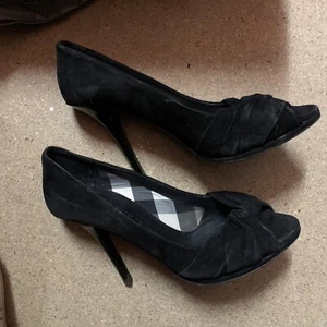 Burberry Italy   Suede Knotted Pump,peep Toe Heel  EU 38.5EU, 5.5UK - Picture 1 of 12