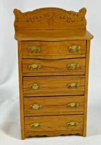 Vintage Reminiscence Golden Oak Puppenhaus Kommode Kommode Miniatur - Bild 1 von 8