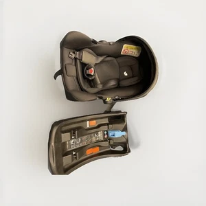 Babytrage Autositz mit Isofix Station Kinderautositz - Bild 1 von 3