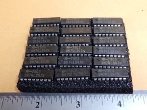 National Semiconductor DM74LS47N Decoder display BCD/7 segmenti IC quantità 18 NOS - Foto 1 di 2