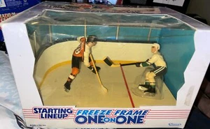 Kenner Starting Lineup Freeze Frame One On One Eric Lindros & Paul Kariya NOS - Picture 1 of 2